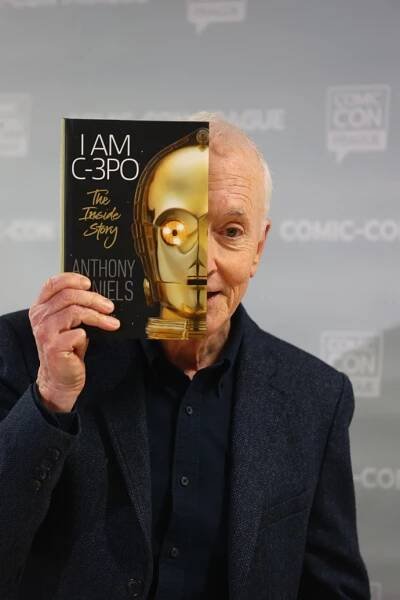 FOTO: Anthony Daniels představil svou knihu. – stránka 33
