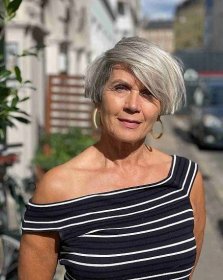 Deep Side-Parted Short Bob on Grey Hair for Ladies Past 50
