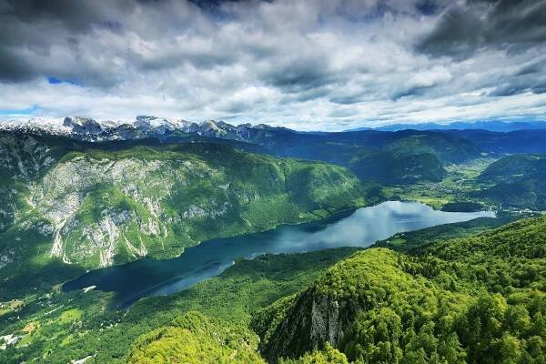 Bohinjské jezero – ledovcové jezero Julských Alp • Objevuj Slovinsko