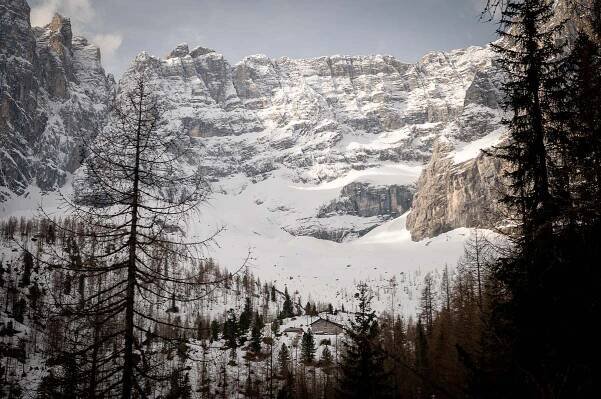 12-Step Guide To Lake Sorapiss Hike In The Italian Dolomites 13