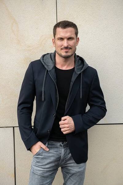 Jak fešák z První republiky vnímá komentáře, že je nejvíce sexy slovenský herec? Jeho odpověď vás překvapí