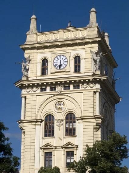 Vinohradská vodárenská věž dříve napájela Prahu. Dnes je dominantou okolí, kde se i bydlí