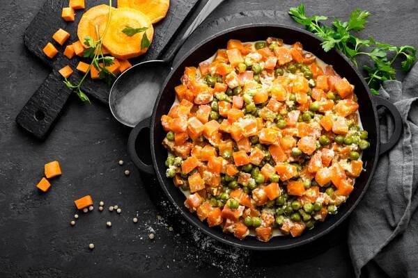 Recept – dušená mrkev s hráškem - Receptik.cz
