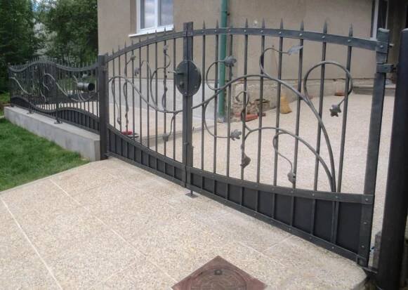 MWZ (Metal Work Zábřeh) | Výroba a montáž kovových bran, bránek a oplocení v Olomouckém kraji. Kvalita, bezpečnost a estetika