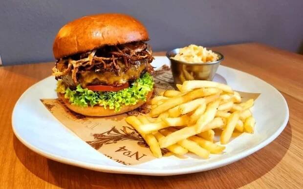 Slevomat: Burger menu pro 1 i 4 os. v burger... - Skrz.cz