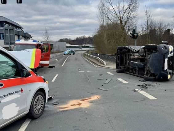 Zwei Verkehrsunfälle in einer Stunde – Feuerwehr Attendorn