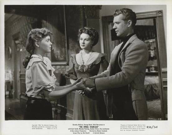 Točité schodiště - Fotosky - Dorothy McGuire, Rhonda Fleming, Gordon Oliver