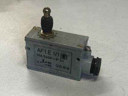 AF1.E 1/1 – Průmyslový koncový spínač (mechanický)
