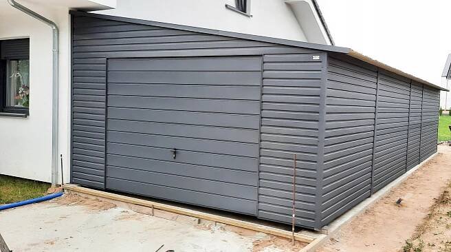 Plechová garáž 5x8m, bočni spád - výklopná vrata + dveře - antracit grafit Šířka 5 m