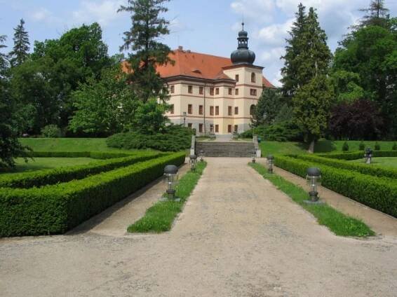 Zámek Lnáře