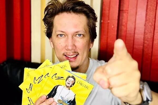 Peter Cmorik predstavuje v poradí štvrtú skladbu zo svojho nového albumu Guitardisco