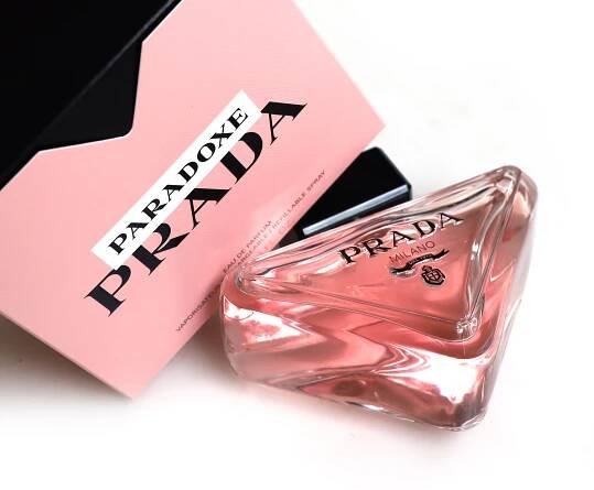 Nový Prada Pillar pro ženy – Prada Paradoxe ~ Recenze parfému 