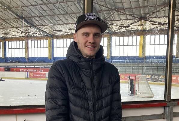 Dominik Skořepa je jedním z hokejistů, jejichž osud zmapuje seriál Druhý život šampionů.
