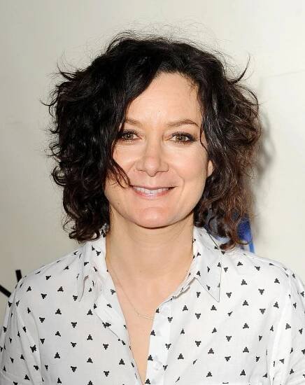 Vzpomínáte si na seriál Roseanne? Sara Gilbert se provdala a vzala si známou zpěvačku