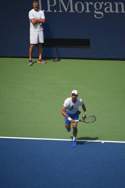 Soubor:Novak Djokovic Practicing Tennis 05.jpg – Wikipedie