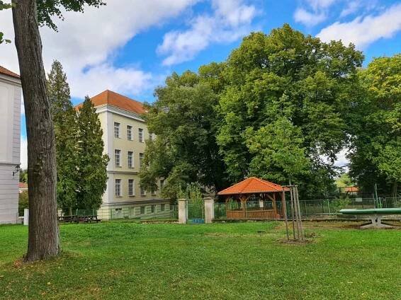 Dětská psychiatrická nemocnice Opařany.