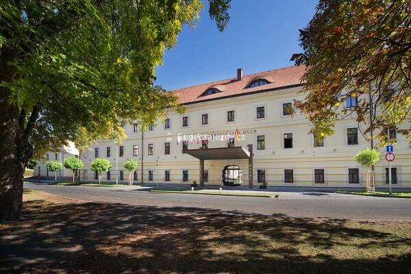 EA HOTEL TEREZIÁNSKÝ DVŮR HRADEC KRÁLOVÉ - Česká Republika - Východní Čechy - Východní Čechy | Superzajezdy.cz