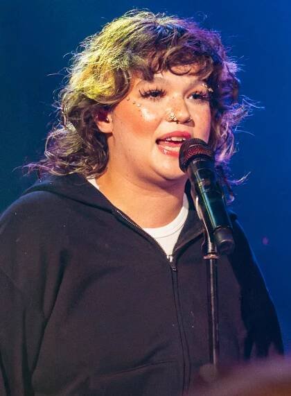 Lola Young (singer)