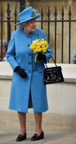 Nelegální dárek, dvoje narozeniny a moře hvězd: Královna Alžběta II. slaví 92 let