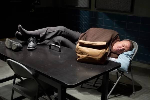 Brooklyn-Nine-Nine-Episode-14-Season-5-The-Box-01-92c71b1de6699b37ae3c8a6629008f7b.jpg