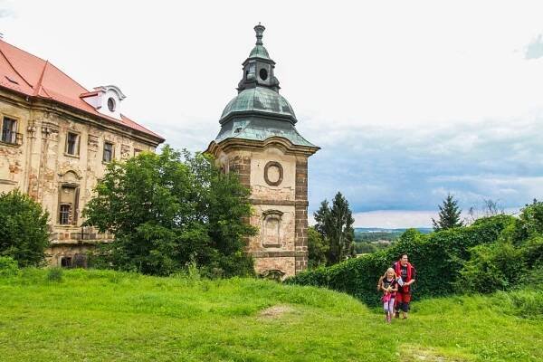Chotěšovský klášter během oprav nezavře