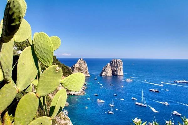 Capri Private Experience – Discover the Faraglioni rocks, the Grotta Azzurra, Capri and Anacapri with a boat tour