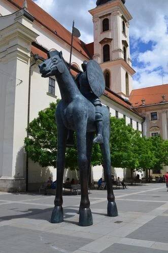 Fotogalerie • Jošt Moravský (Pomník, památník) • Mapy.com