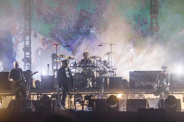 Kapela The Cure během vystoupení v roce 2023