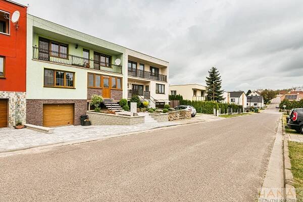 Prostorný rodinný dům 6+1 s garáží a zahradou – Hrušovany nad Jevišovkou