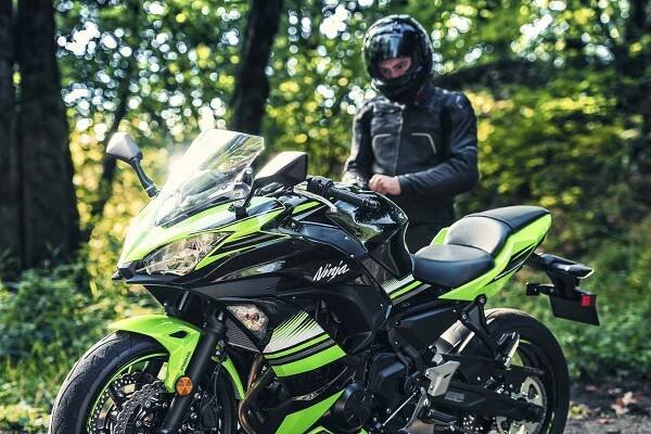 Kawasaki Ninja 650 | Katalog motocyklů a motokatalog na Motorkáři.cz