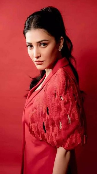 Shruti Haasan Stuns in a Mesmerising Dreamy Red Ensemble