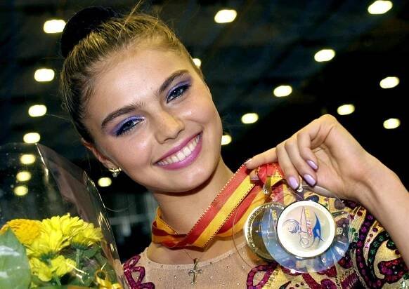 Kdo je Alina Kabajevová: Putinova milenka, k jejíž vile vede soukromá železnice