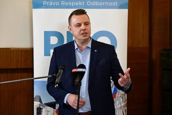 Seznam Zprávy: Svolavatel protivládních demonstrací Rajchl čelí kárné žalobě