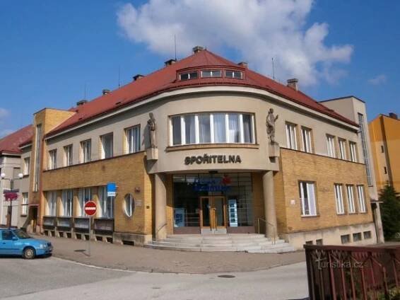 Výstavba Městské spořitelny čp. 800 v Úpici v letech 1932-1933