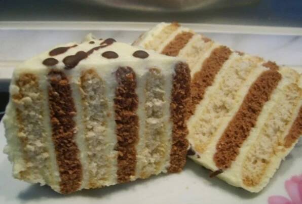 Dvoubarevné nepečené řezy z bebe sušenek recept - snadnejidlo