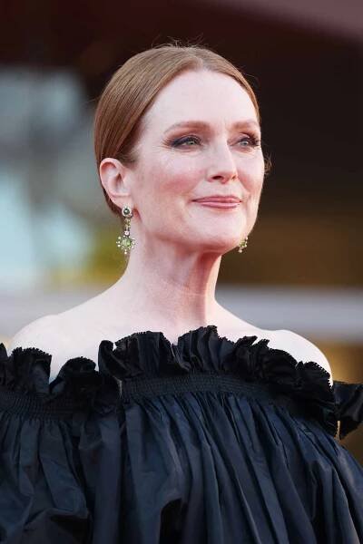 HLADKÁ PLEŤ JULIANNE MOORE DÍKY LUXUSNÍMU SÉRU S VITAMÍNEM C OD ZNAČKY, KTEROU IN STYLE MILUJE