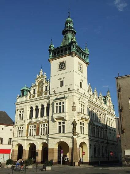 File:Nová radnice (New townhall), Náchod 01.JPG