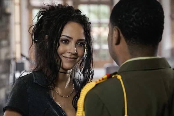 MacGyver - Metal Saw - Z filmu - Tristin Mays