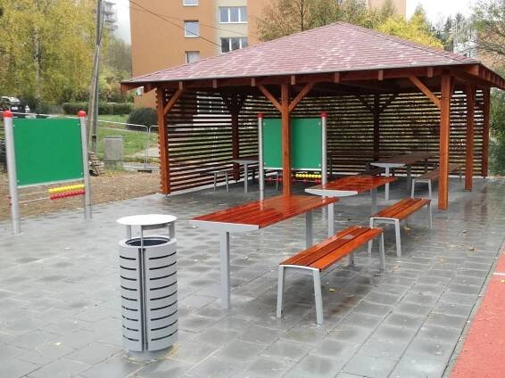 Venkovní učebny - PROJEKTOVÁNÍ SPORTOVIŠŤ s.r.o.