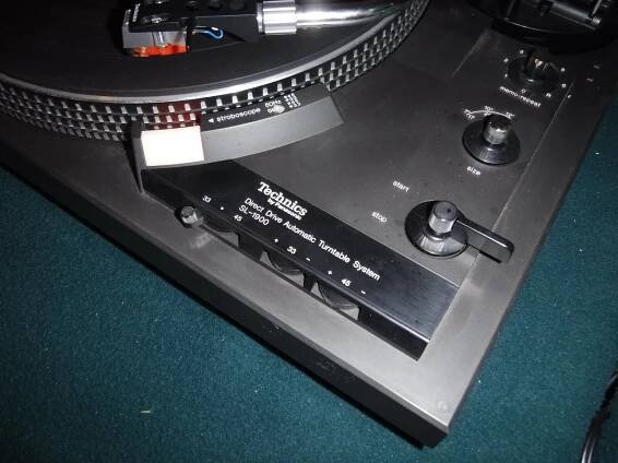 Technics SL-1900 Fully Automatic Direct-Drive Turntable + AT Cartridge