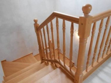 Dřevěné zábradlí na schodiště | Vzorkovna Praha 5-Zličín
