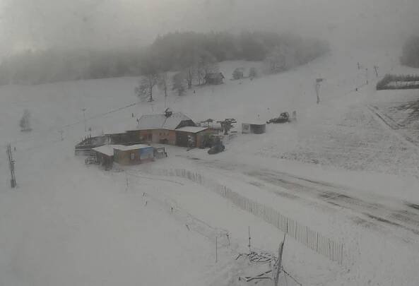 Češi plní kopce, lyžařská sezona se rozjela: Kam na nejlepší lyžovačku?