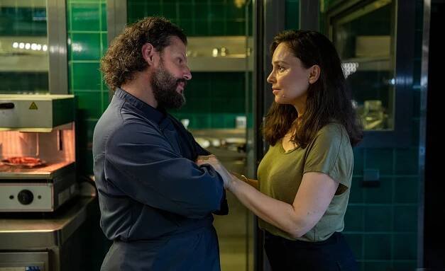 Hotel Barcelona - Episode 1 - Z filmu - Manuel Cortez, Mina Tander