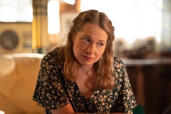 Tiny Beautiful Things -- “Under the Stars" - Episode 104 -- As Clare deals with her Tik-Tok-famous Montana confrontation and Rae’s recent partying, she’s haunted by a letter writer who desperately needs Sugar’s advice.  In the past, Young Clare learns of Frankie’s diagnosis and desperately tries to save her. Frankie (Merritt Wever),  shown. (Photo by: Jessica Brooks/Hulu)