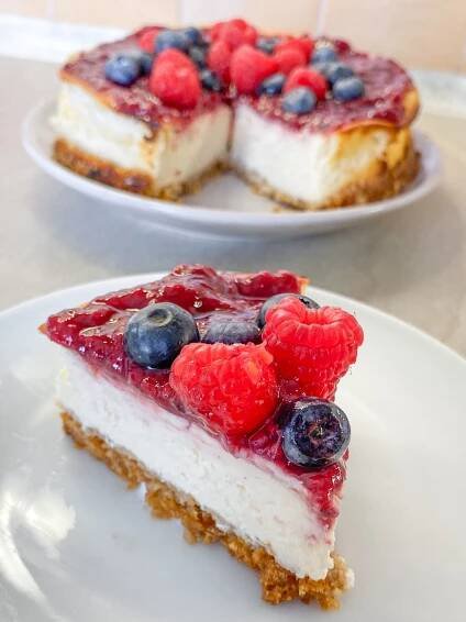 Vanilkový cheesecake s lesním ovocem
