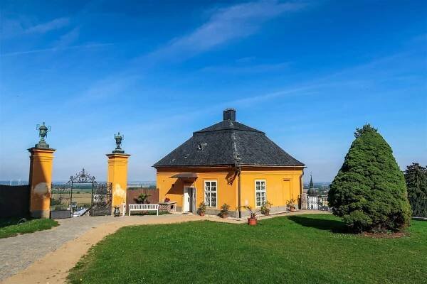 Zámek Jánský Vrch - Javorník, Rychlebské hory | Regiontourist.cz