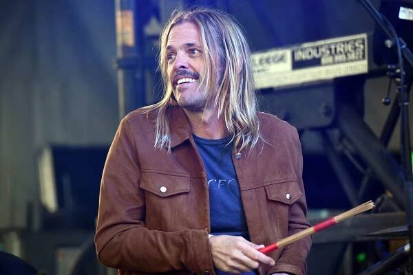 Pearl Jam, Red Hot Chili Peppers pay tribute to late Foo Fighters drummer Taylor Hawkins