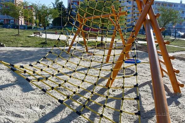 Články - Dětské hřiště na Zborovcích se opět otevřelo návštěvníkům | blansko.cz