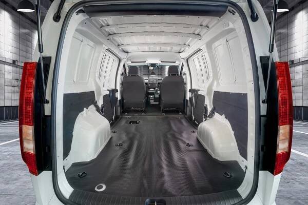 Nová užitková dodávka Hyundai Staria se bude prodávat i v Česku. V jakých konfiguracích bude k dispozici a kolik může stát?