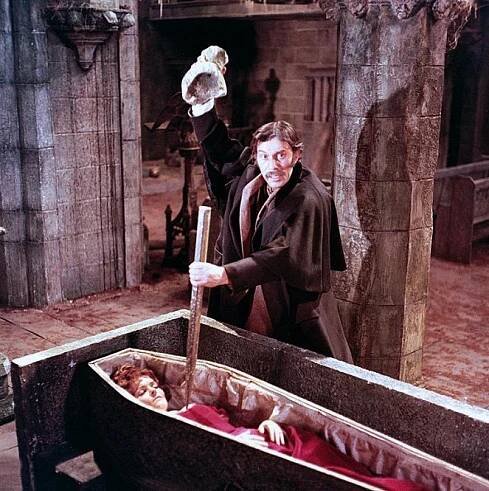 Taste the Blood of Dracula - Z filmu - Isla Blair, John Carson
